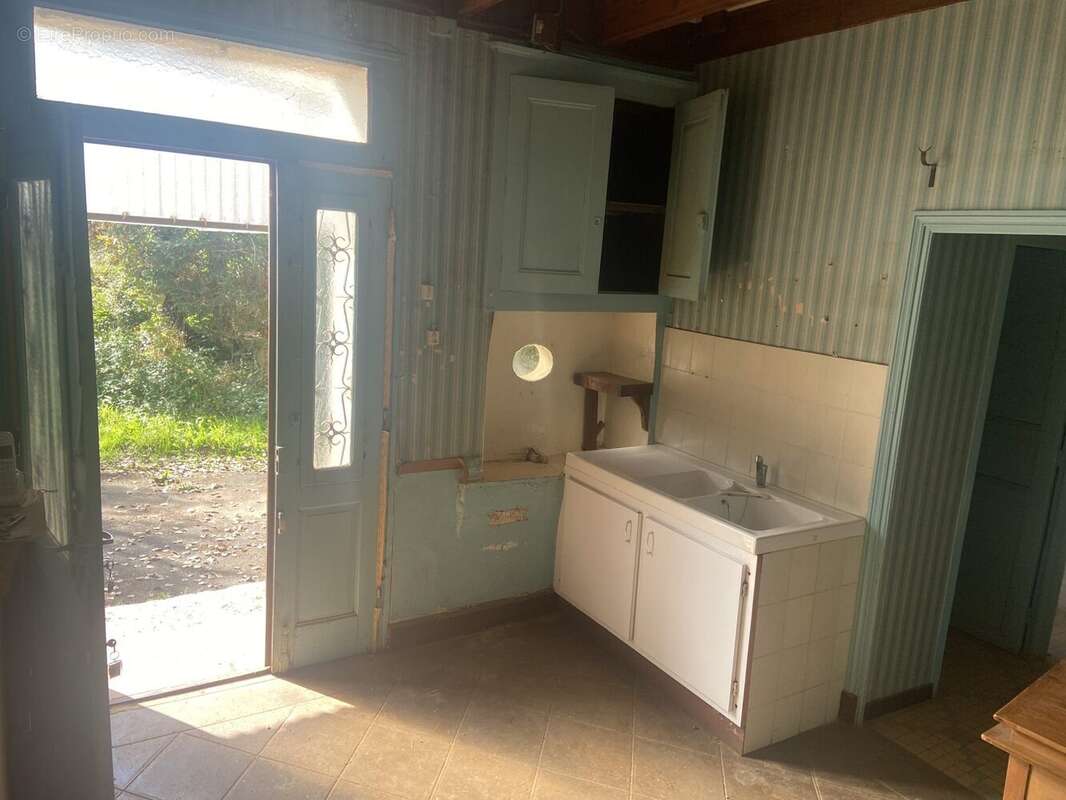 Maison à LA CHAPELLE-POUILLOUX