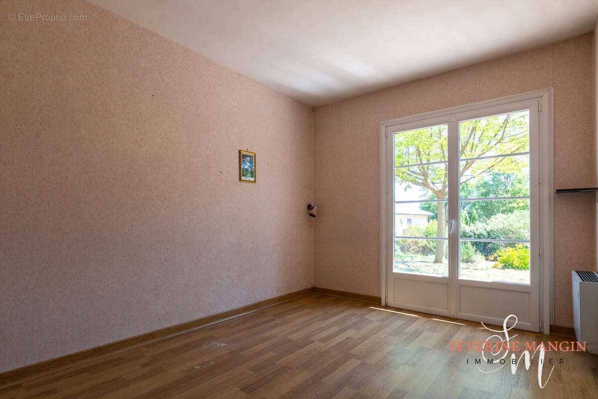 Maison 225 m² à Genissieux  - photo 8