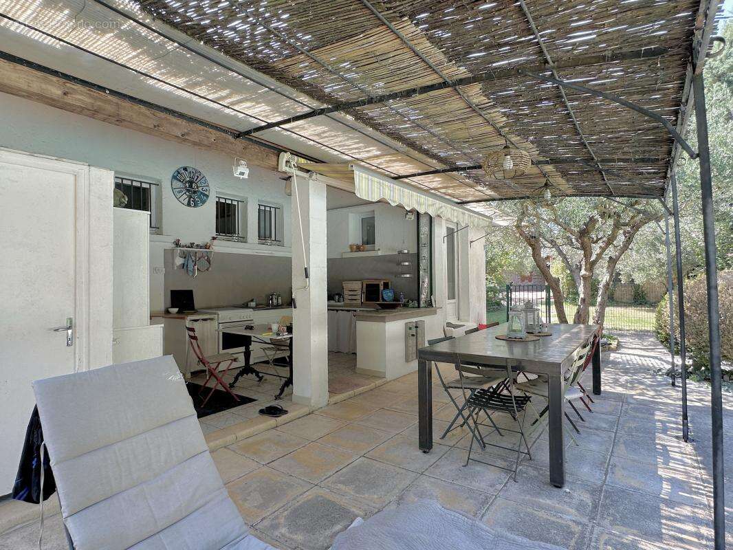 Maison à MONTAREN-ET-SAINT-MEDIERS