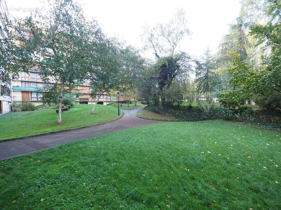 Appartement à FONTENAY-LE-FLEURY