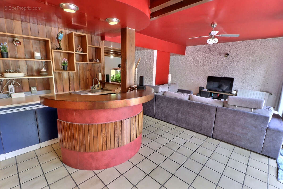 Maison mitoyenne de village avec 5 chambres et plus - photo 7