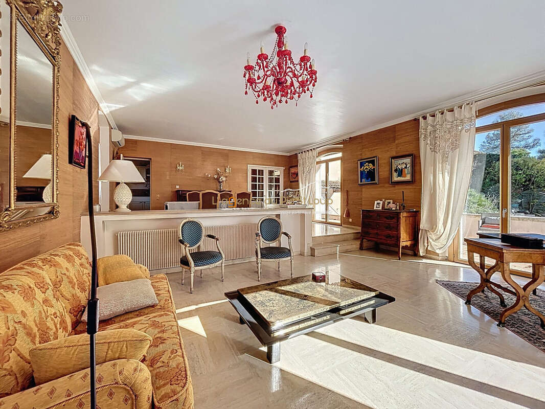 Maison à SAINT-CLEMENT-DE-RIVIERE