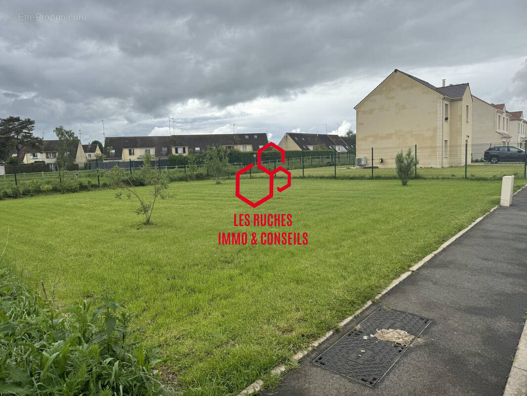 Terrain à CHESSY