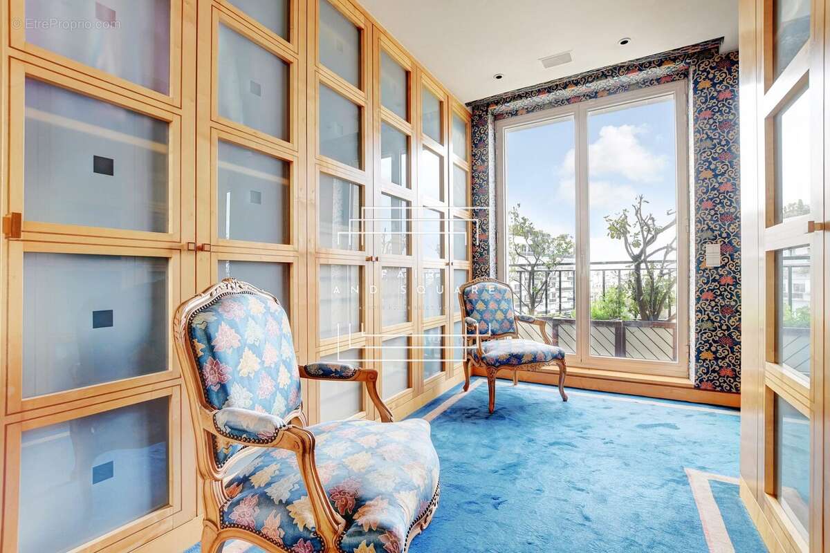 Appartement à PARIS-16E
