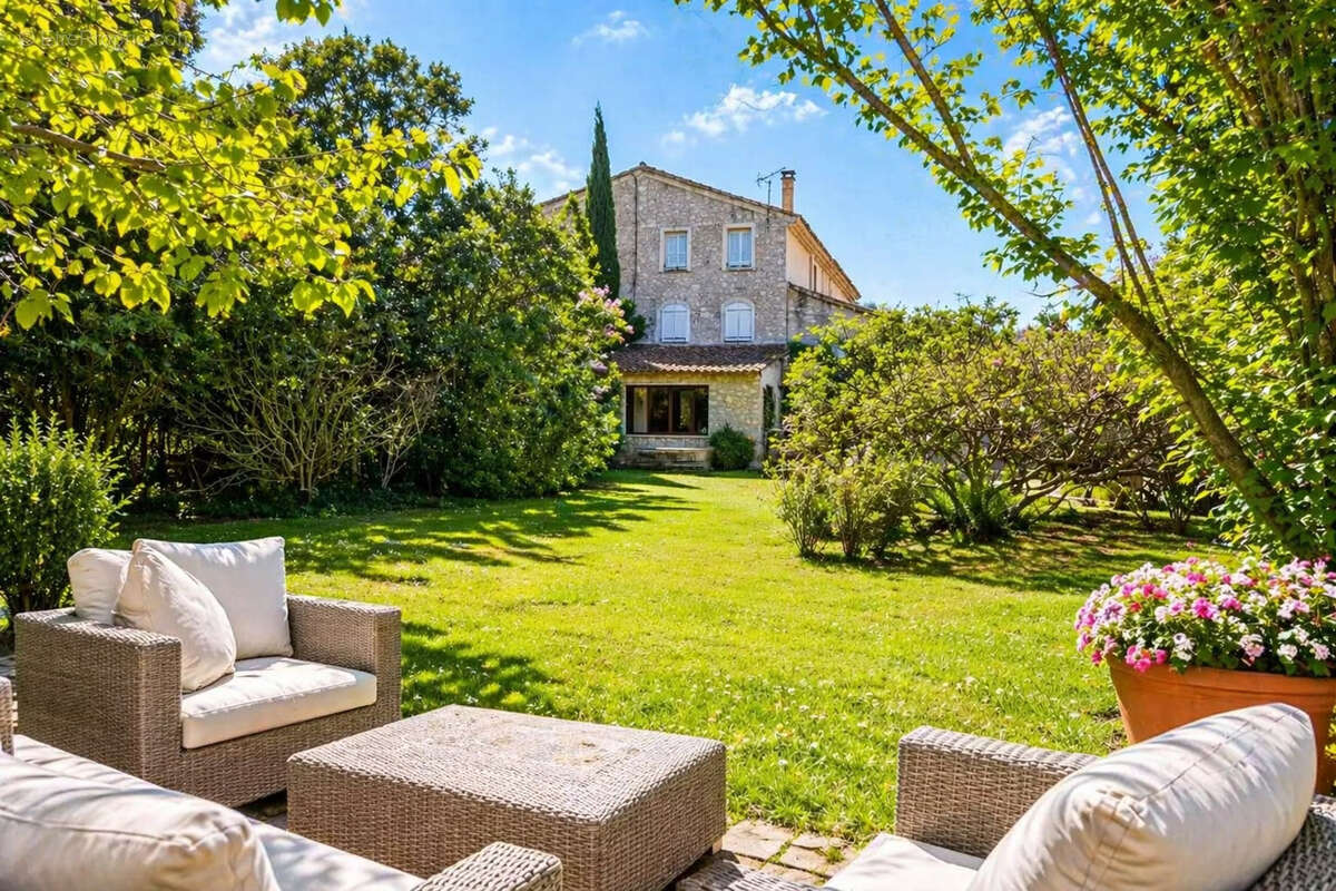 Maison à L'ISLE-SUR-LA-SORGUE