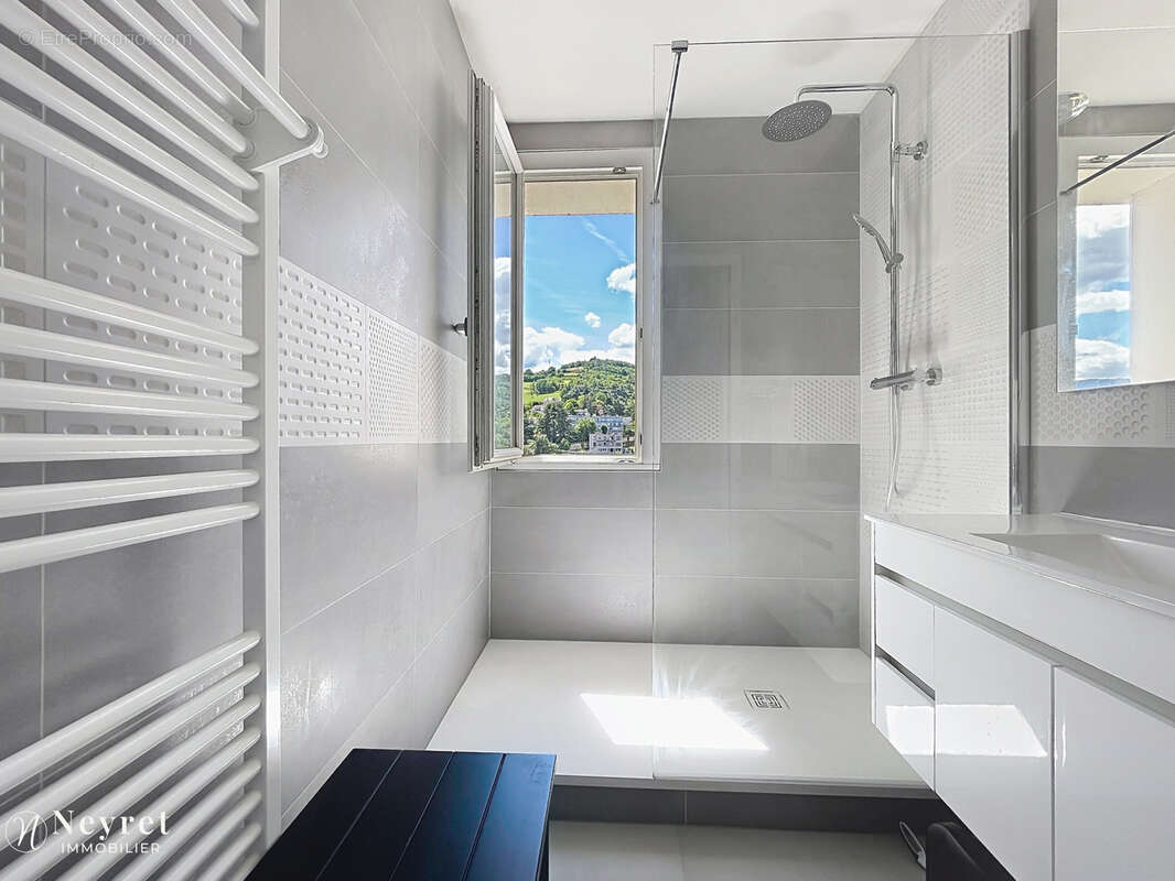 Appartement à SAINT-ETIENNE