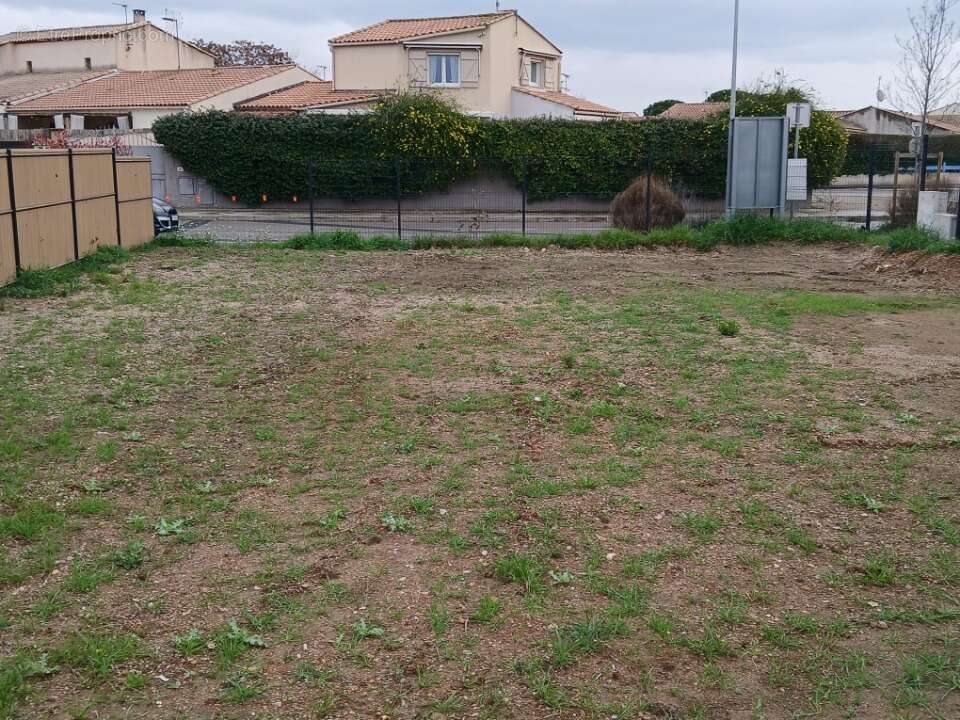 Terrain à LUNEL