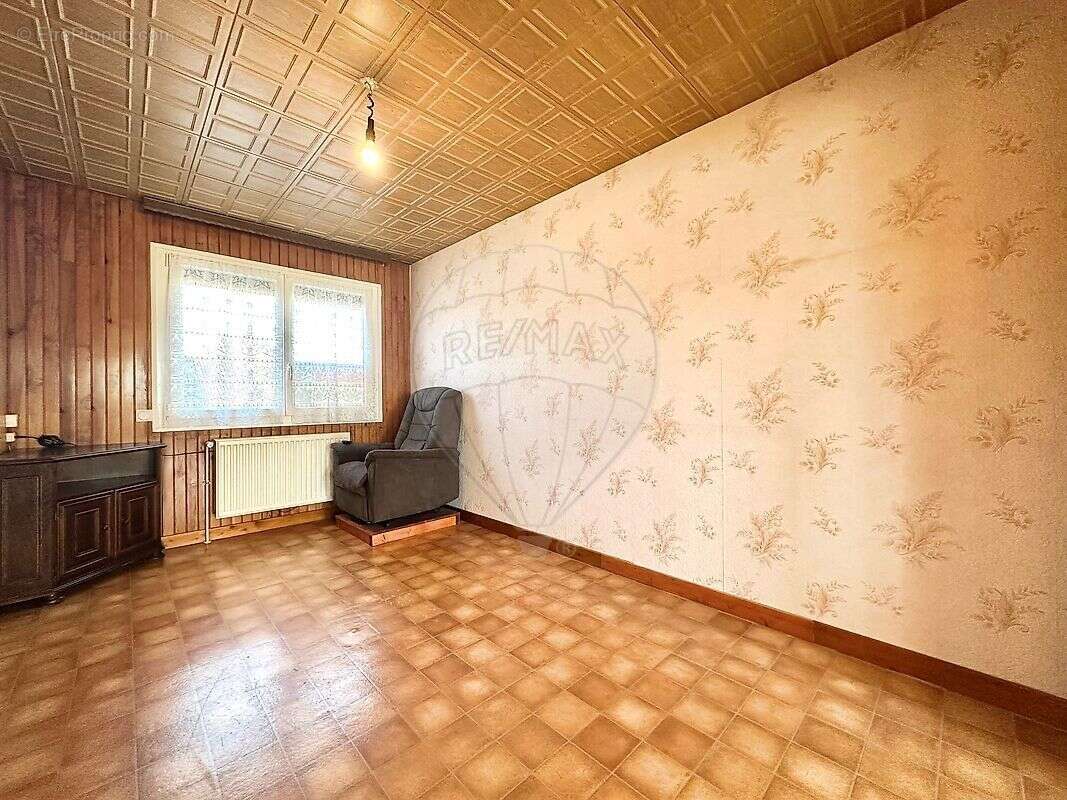 Maison à AY-SUR-MOSELLE