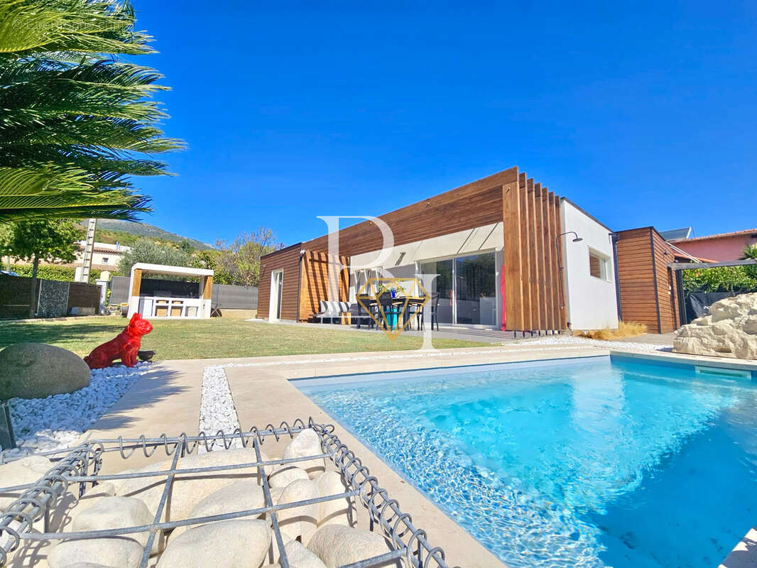 Maison à CARROS