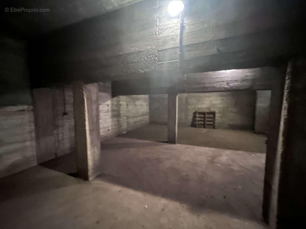 Parking à SAINT-ETIENNE