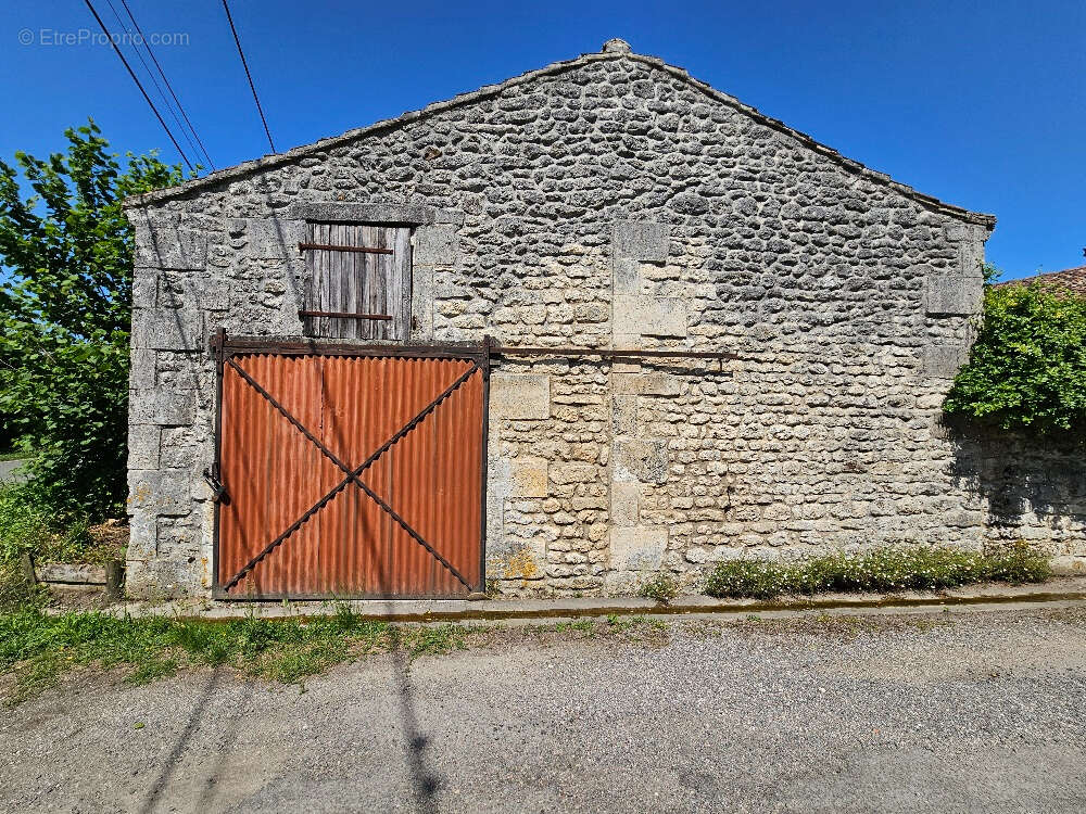 Maison à FOUQUEBRUNE