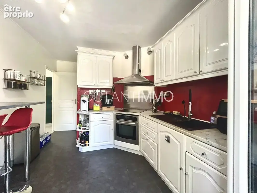 CAGNES SUR MER VAL FLEURI - 2 P traversant rénové - 320.000 € - photo 4