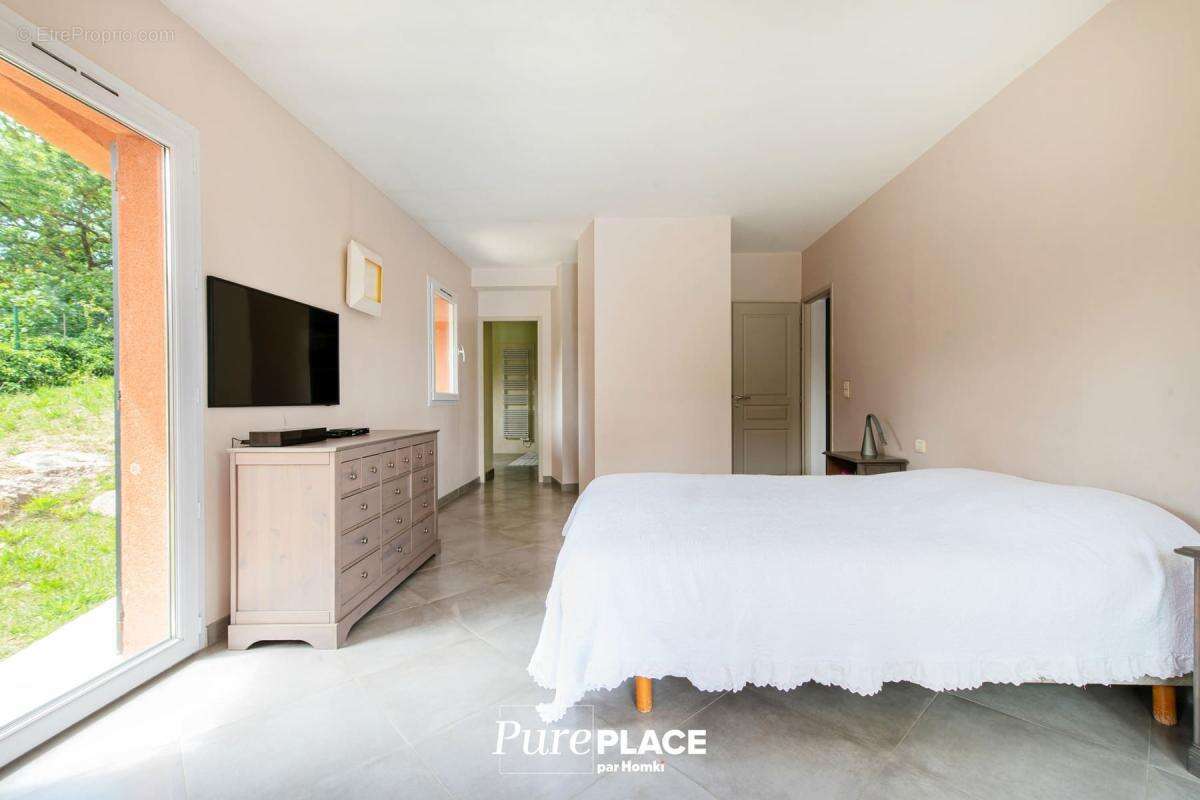 Maison/Villa T6 de 180 m2 à Aix-en-ProvenceÉlégante maison contemporaine avec piscine – environnement sécurisé près d’Aix-en-Pro - photo 12