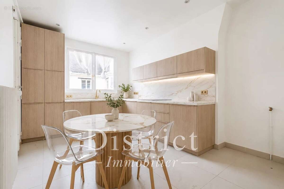 Appartement à PARIS-8E
