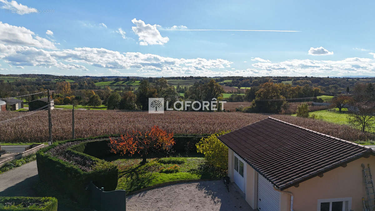 Maison à DOMPIERRE-SUR-CHALARONNE