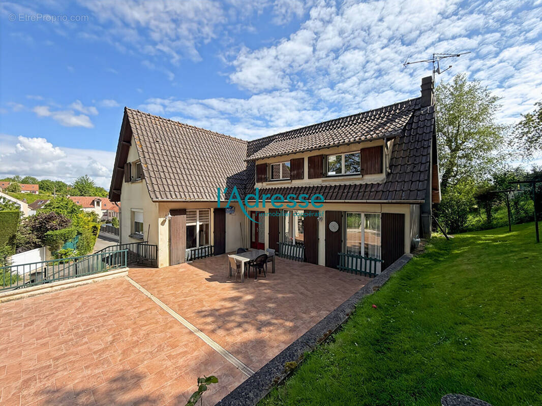 Maison à MAURECOURT