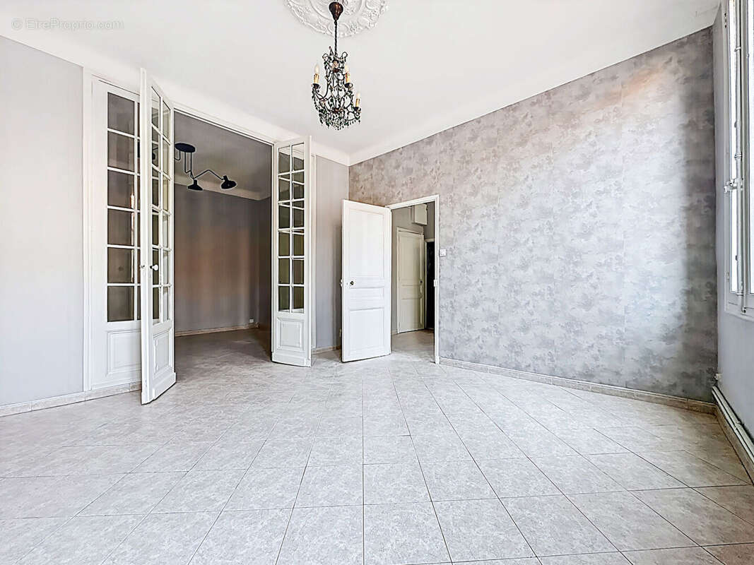 Appartement à MARSEILLE-5E