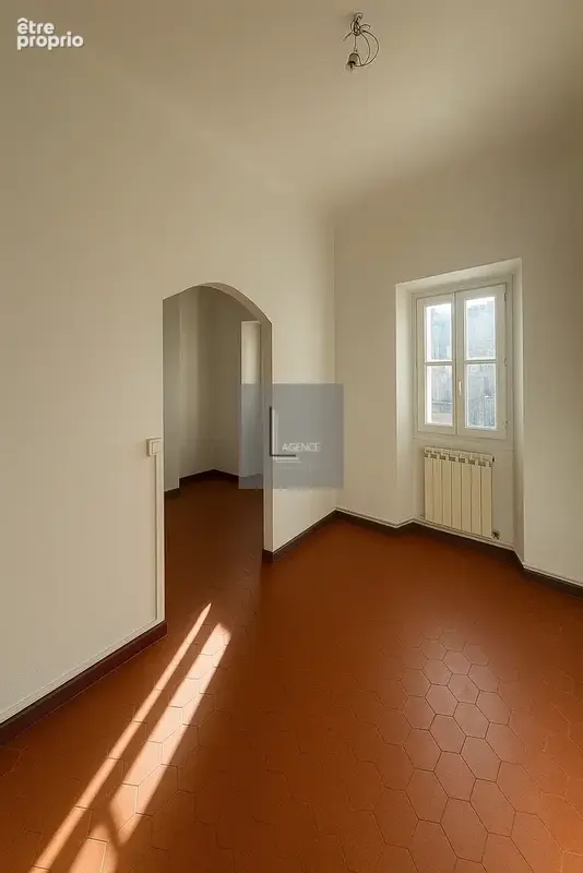 Appartement type 4 , dernier étage , 6 ème arrondissement, ascenseur, faibles charges - photo 4