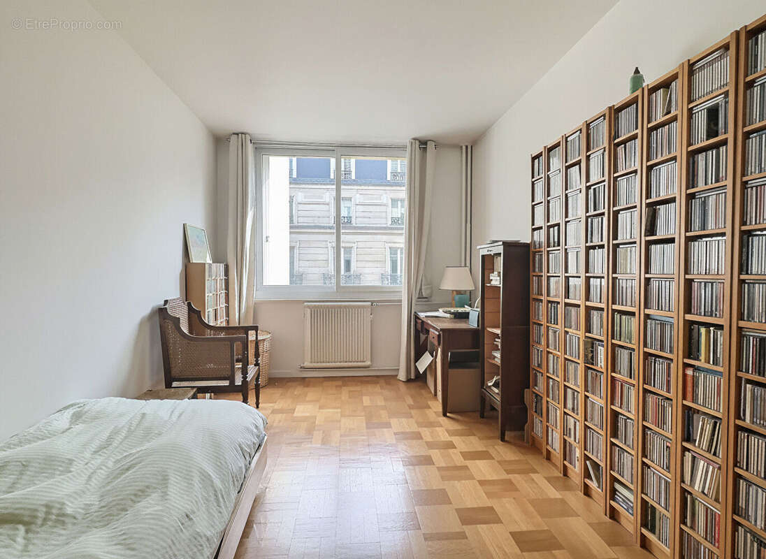 Paris 6e arrondissement - Quartier Luxembourg - Appartement familial de 103,75 m² - photo 4