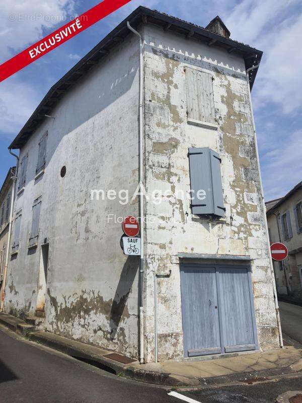 Appartement à SAINT-JEAN-D'ANGELY