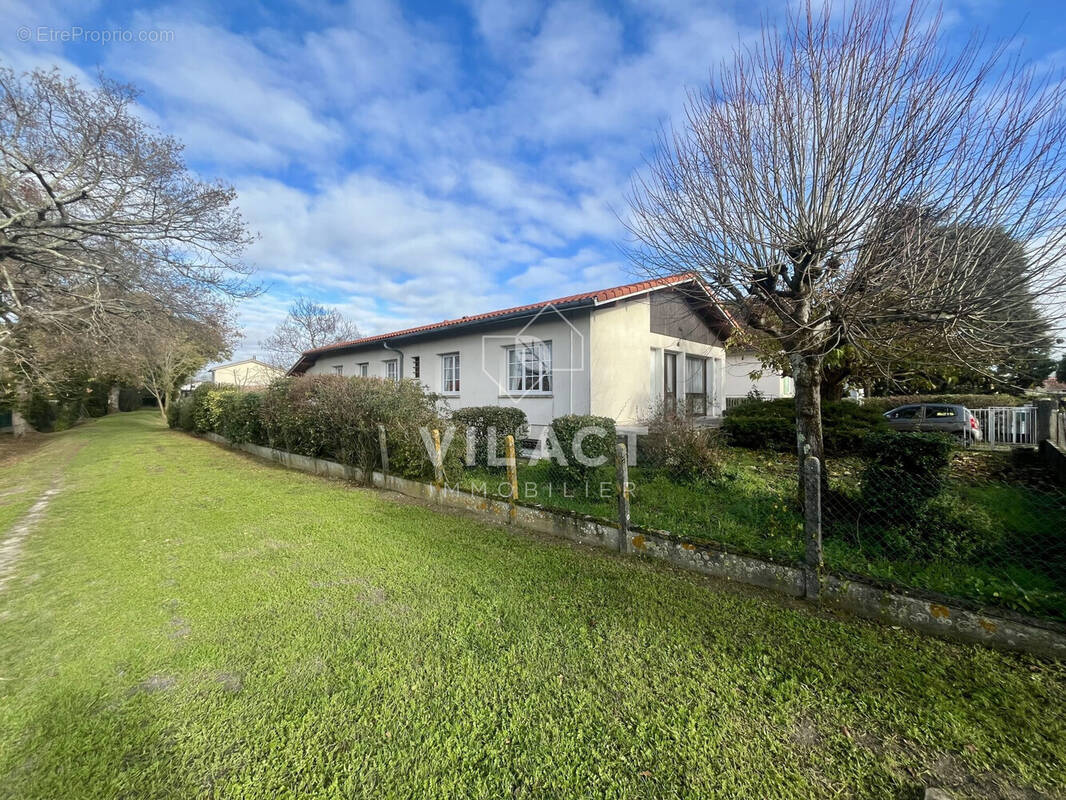 Maison à BLANQUEFORT