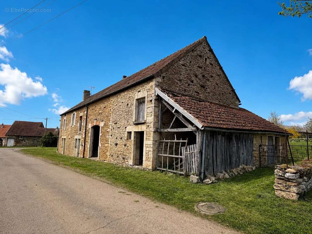 Maison à MONT-SAINT-JEAN