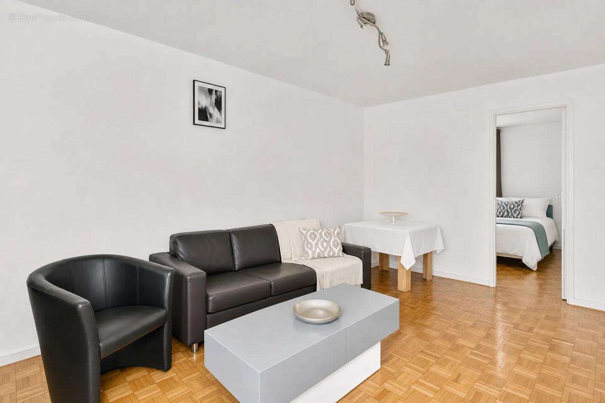 Appartement à VILLENEUVE-LA-GARENNE