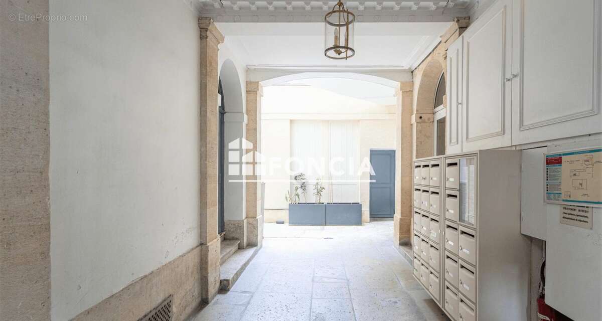 Appartement à PARIS-1E