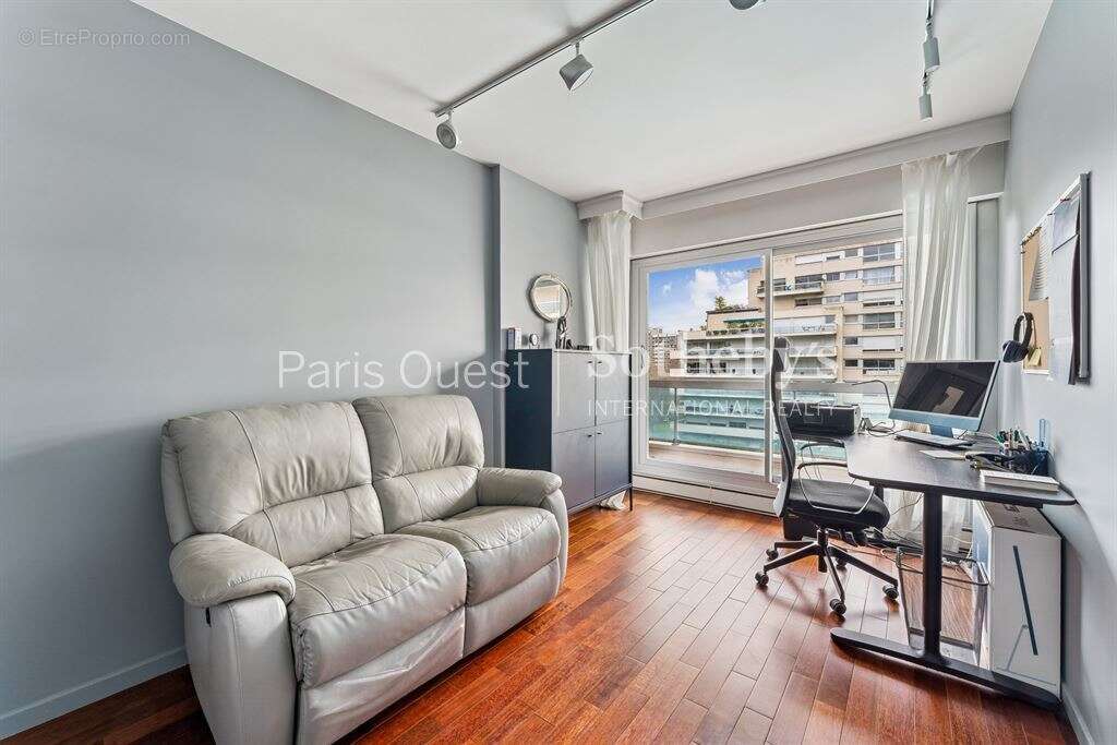 Appartement à NEUILLY-SUR-SEINE
