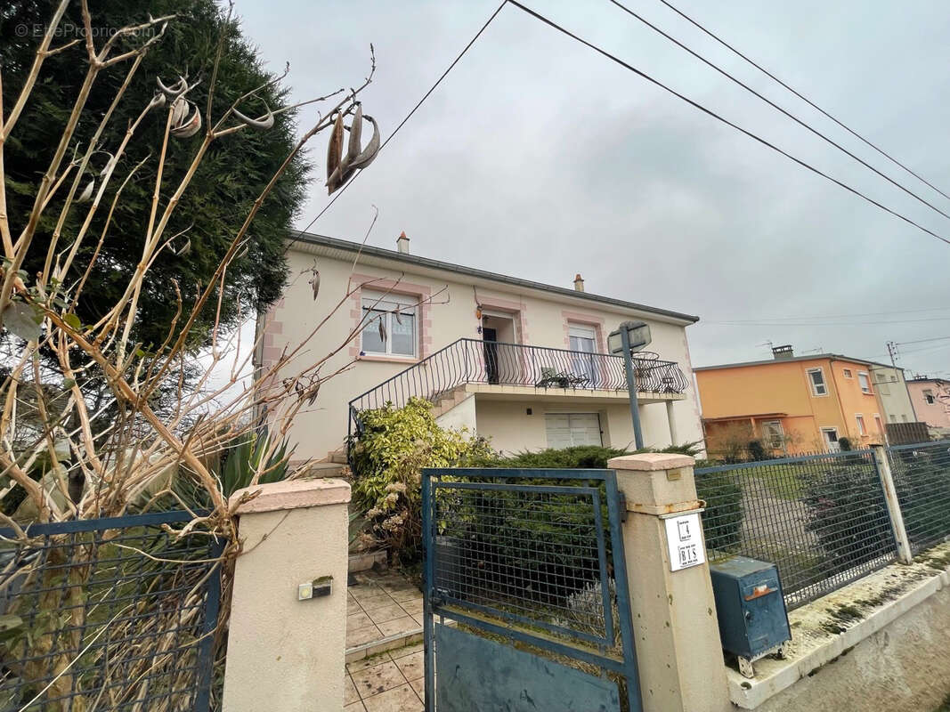 Maison 213m²  Créez Deux Espaces de Vie Indépendants à Yzeure - photo 10