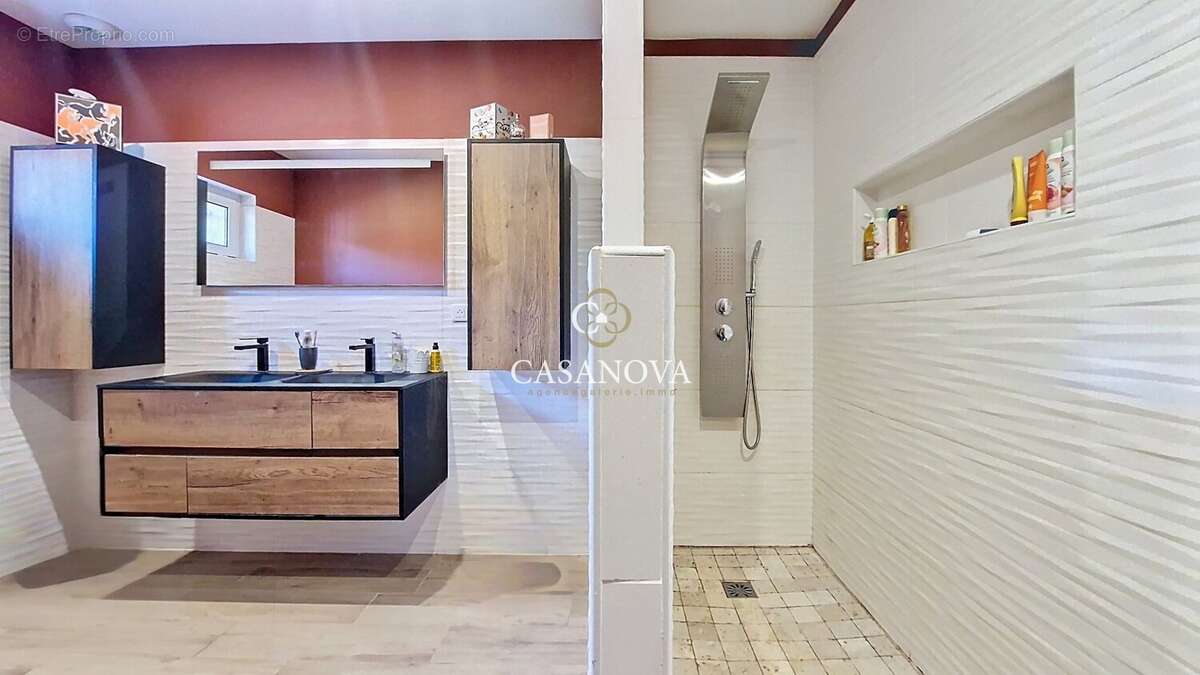 Propriété 5 hectares - Villa et dépendances :  331 m2 habitables - piscine - oliveraie - enclos chevaux - photo 15