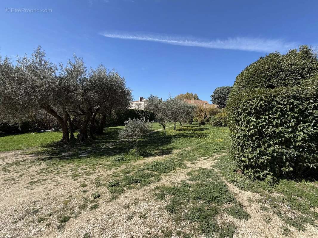 Terrain à AIX-EN-PROVENCE