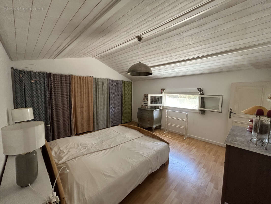 Maison à MONTAREN-ET-SAINT-MEDIERS