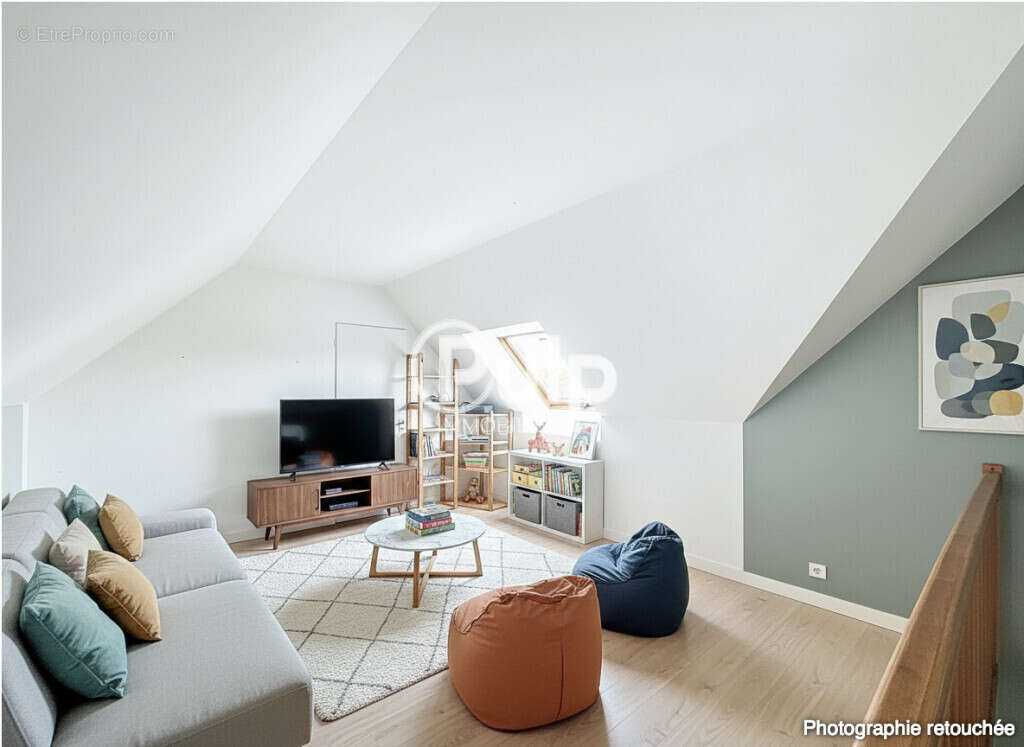 Maison individuelle et familiale à l'architecture soignée - Grand jardin - Garage et cour privative - photo 8