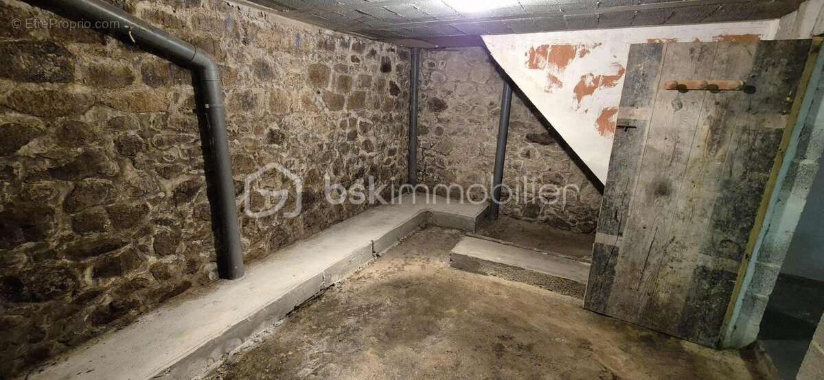 Maison familiale en pierre 161m2 avec 5 chambres, jardin arboré et vie tout à pied à Javené - photo 18