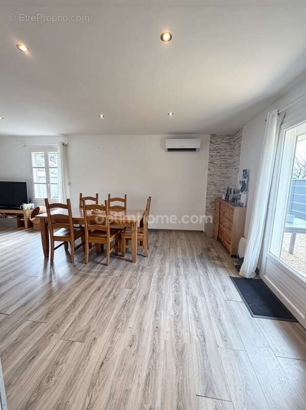 Maison à ROULLET-SAINT-ESTEPHE