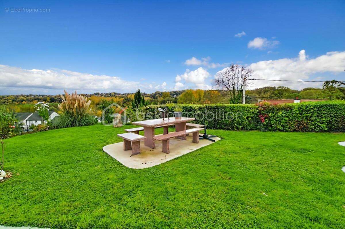 Maison à CRECY-LA-CHAPELLE