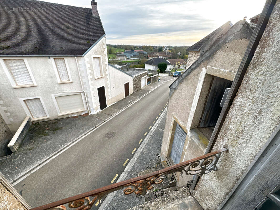 Maison de village  à rénover avec belle grange avec jardin attenant clos de murs  77 000 €   F.A.I. - photo 14