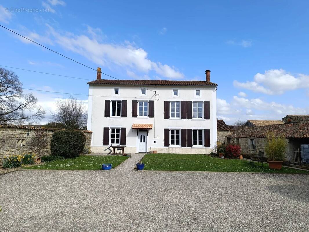 Maison à LOUBILLE