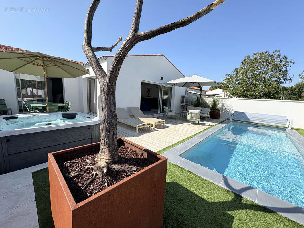 Maison à MORNAC-SUR-SEUDRE