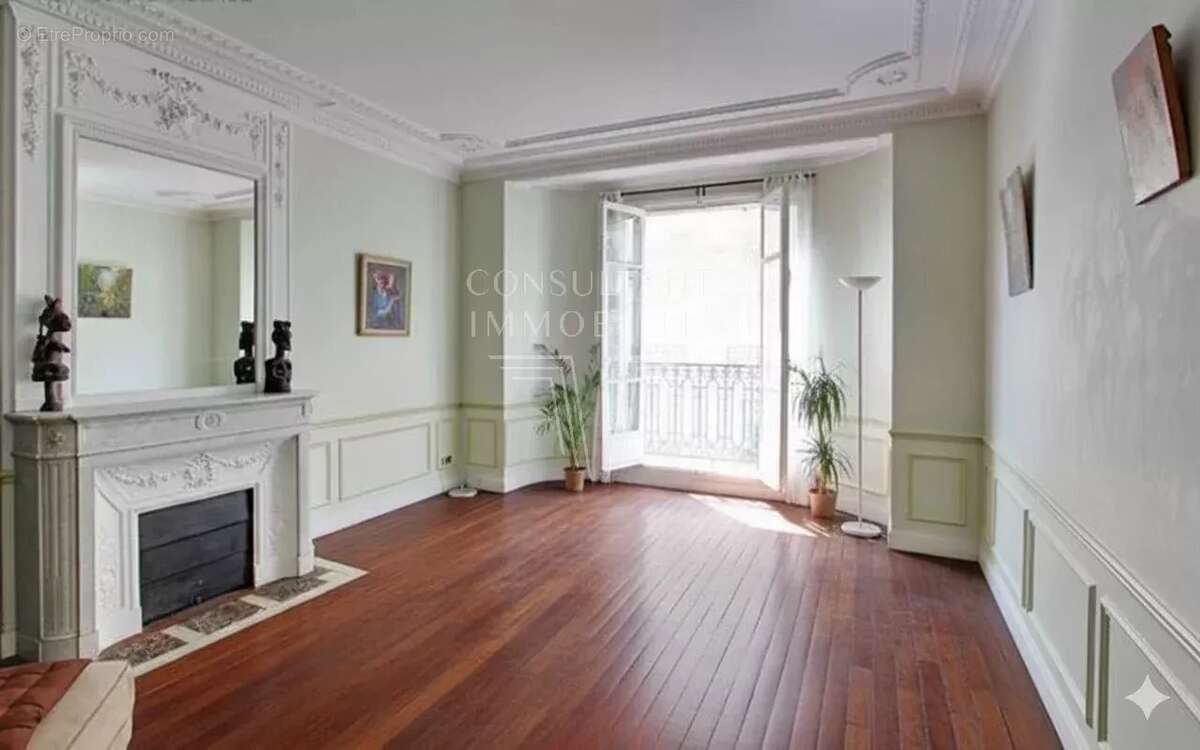 Appartement à PARIS-7E