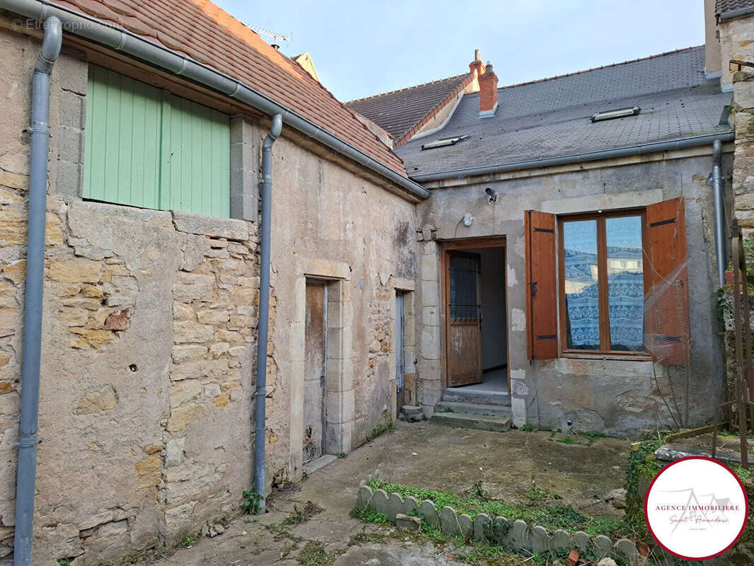 Maison à SAINT-AMAND-MONTROND