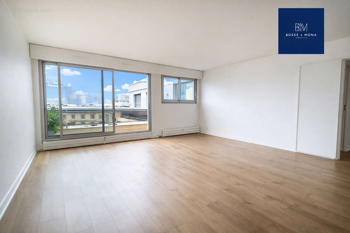 Appartement à COURBEVOIE