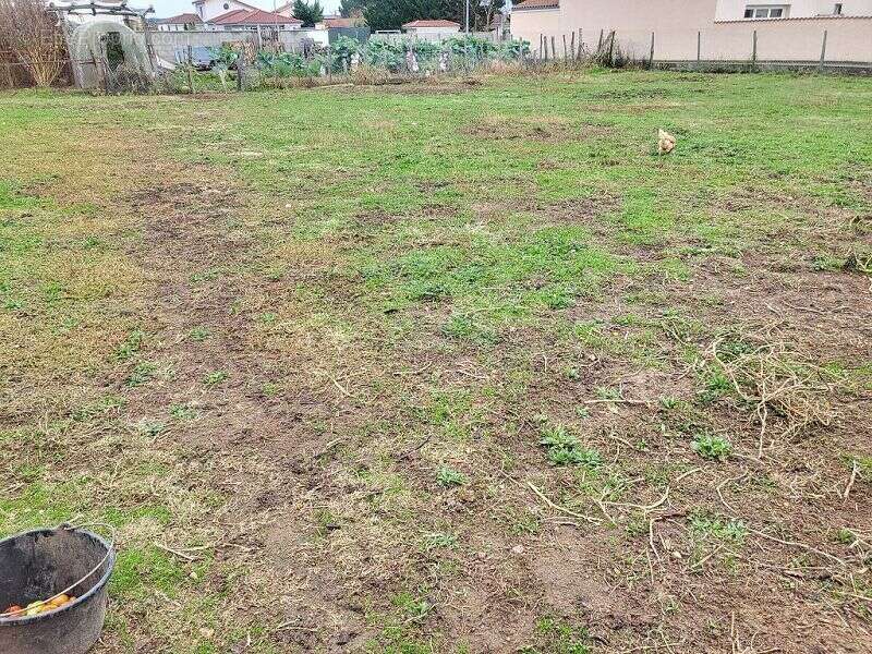 Terrain à MONTROND-LES-BAINS