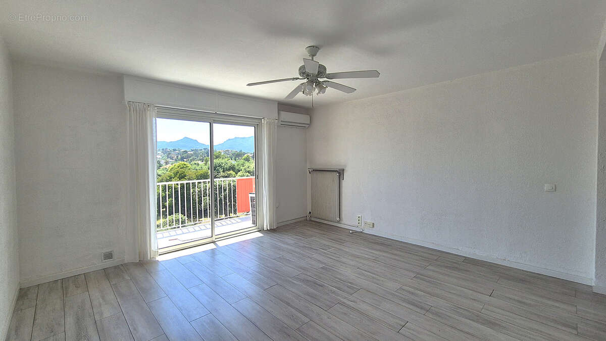 Appartement à MANDELIEU-LA-NAPOULE