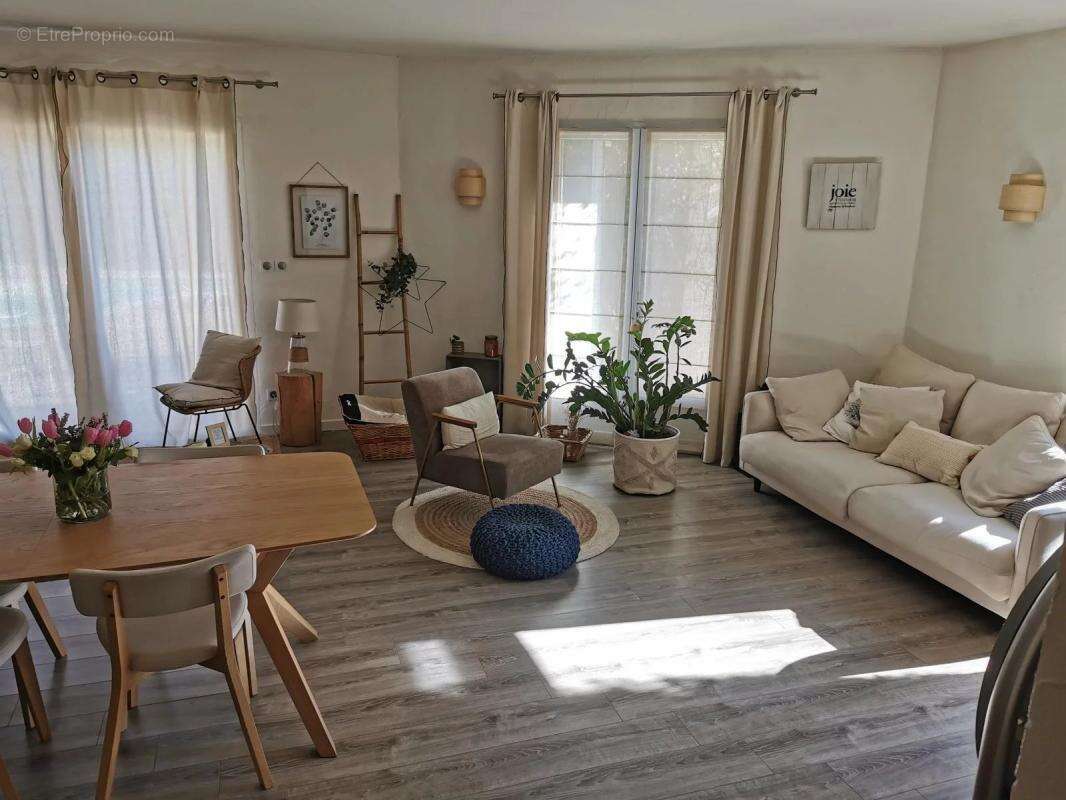 Maison à BELLEGARDE