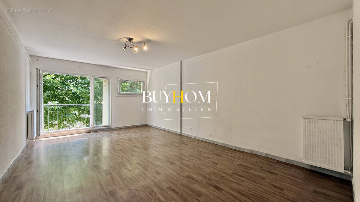 Appartement à L'ISLE-SUR-LA-SORGUE