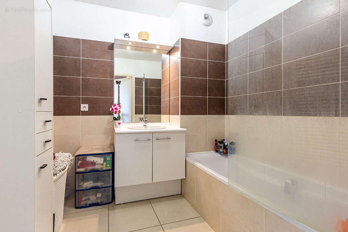 Agence immobiliere laforet - "cosmos" - exclusivite - annecy / seynod centre - appartement t3 de  68,27m² - dernier etage - terr - photo 9
