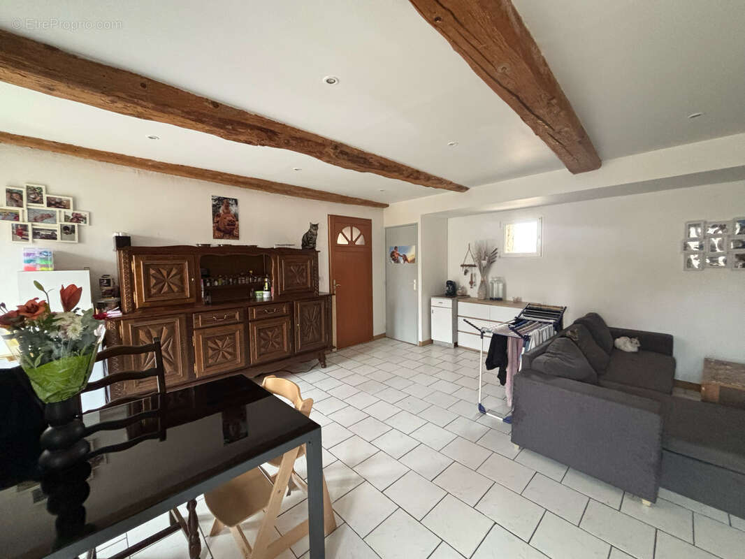 Appartement à NISSAN-LEZ-ENSERUNE