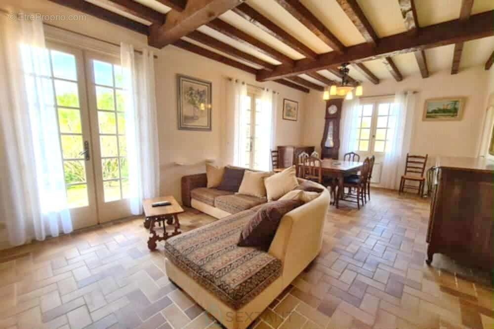 Maison à CENAC-ET-SAINT-JULIEN